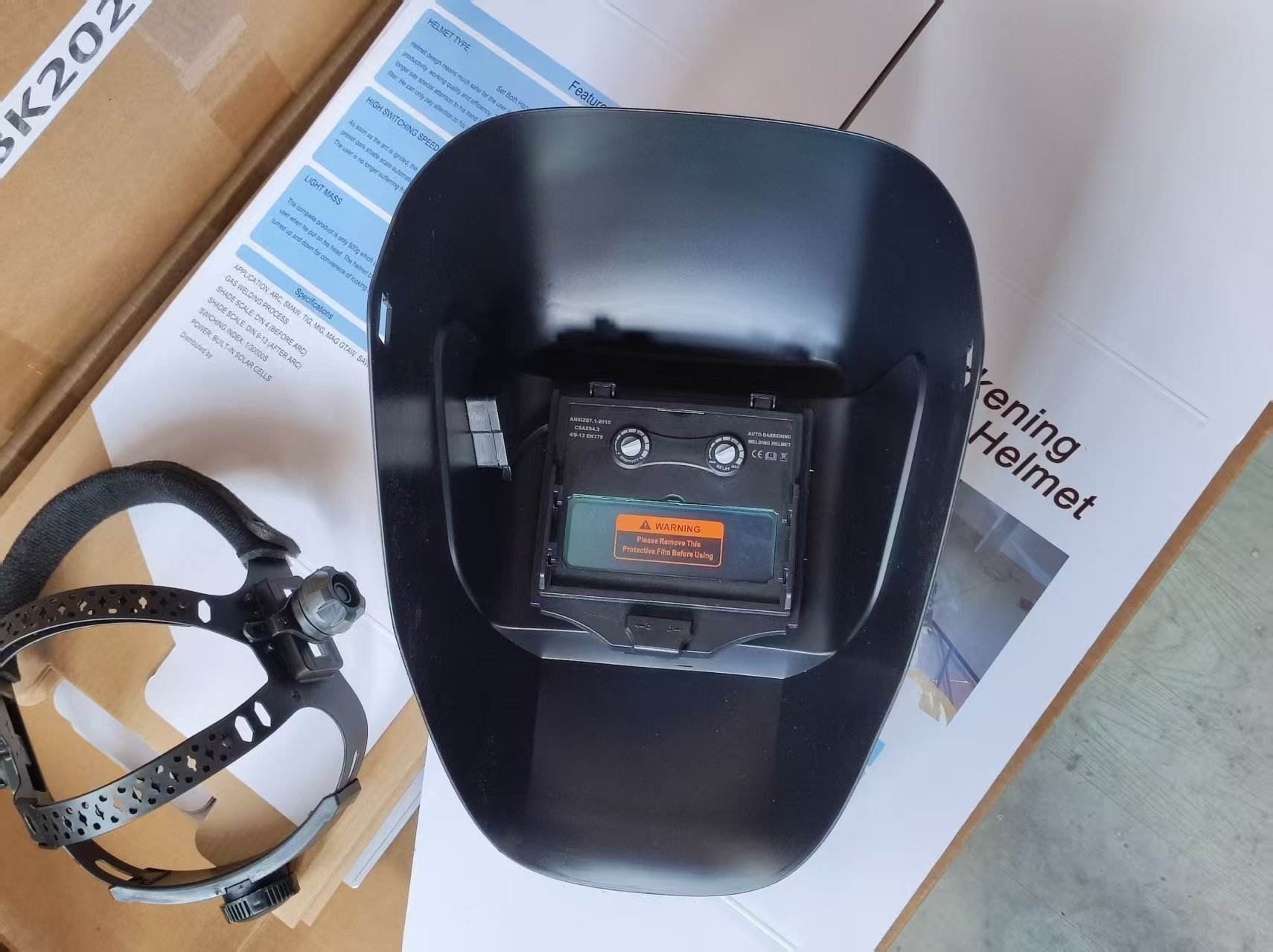 Automatic dimming welding mask 0203017