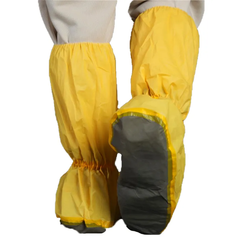 Disposable shoe covers  0705001